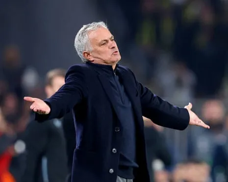 SL Benfica Involved in Negotiations to Hire José Mourinho After Dismissal of Lage