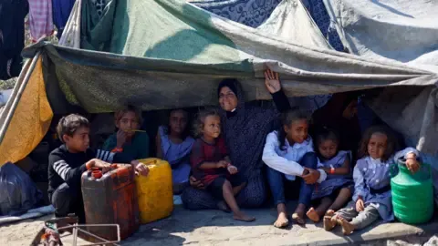 Devastating Conditions across Gaza City as Military Tanks Continue Operations