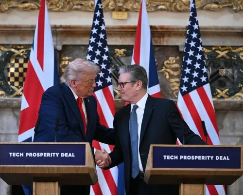 Trump Directs Criticism on Putin and Commends UK in Joint Appearance with Starmer